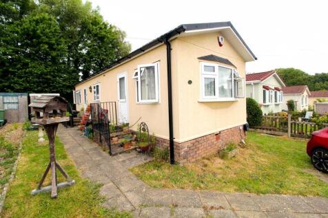 The Triangle, Woodlands Park... 2 bed park home for sale