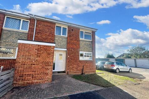 4 bedroom end of terrace house for sale