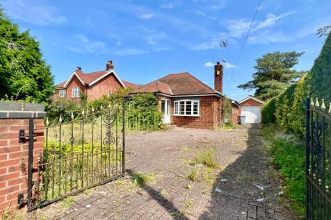 Rufford Road, Edwinstowe, NG21 2 bed detached bungalow for sale