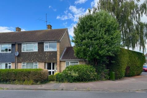 Saxon Avenue, Stotfold, Hitchin, SG5 3 bed semi