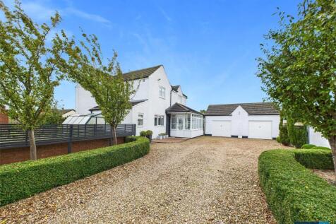 St. Marys Road, Dunsville, Doncaster... 3 bed detached house for sale