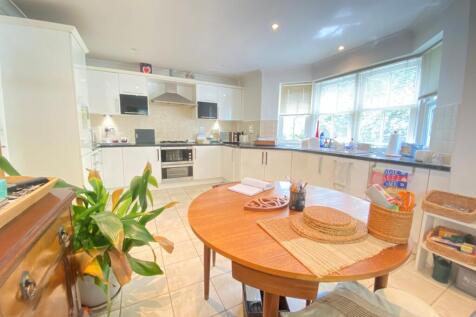 Autumn Grove, Bromley BR1 3 bed end of terrace house for sale