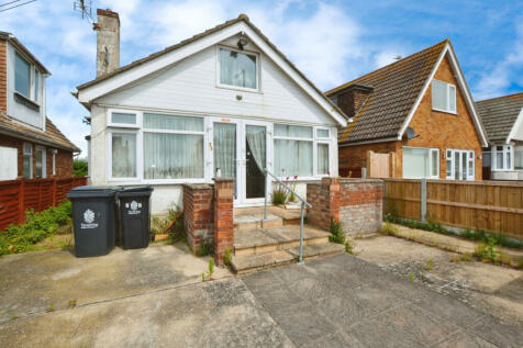 2 bedroom detached bungalow for sale