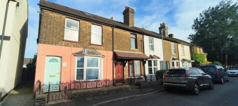 4 bedroom end of terrace house for sale