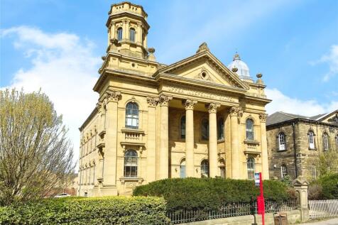 High Street, Heckmondwike, WF16 2 bed penthouse for sale
