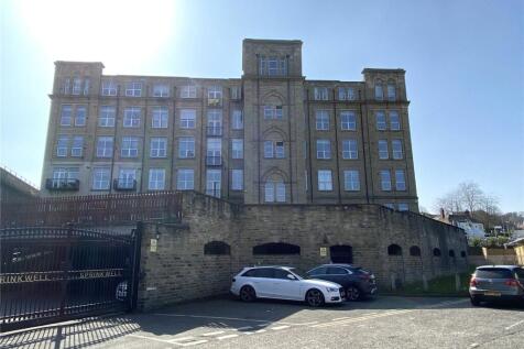 Bradford Road, Dewsbury, WF13 2 bed apartment for sale