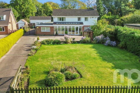 6 bedroom detached house for sale