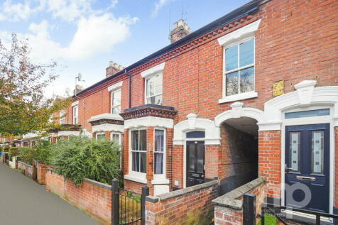 4 bedroom terraced house for sale