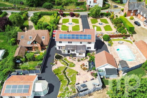 6 bedroom detached house for sale