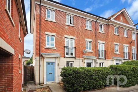 4 bedroom end of terrace house for sale