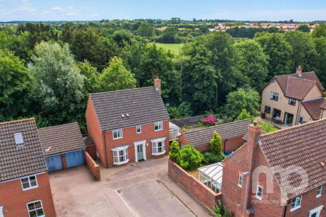 5 bedroom detached house for sale