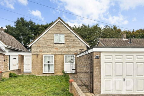 3 bedroom link detached house for sale