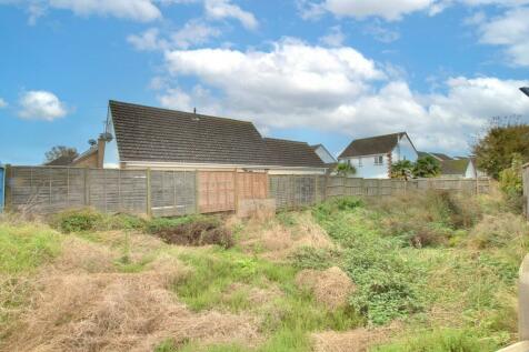 2 bedroom property with land for sale