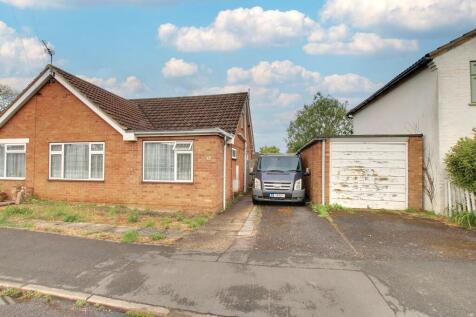 Pound Lane, Sutton 2 bed chalet for sale