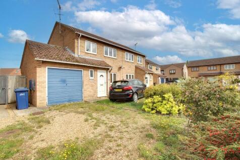 Harold Heading Close, Chatteris 3 bed semi