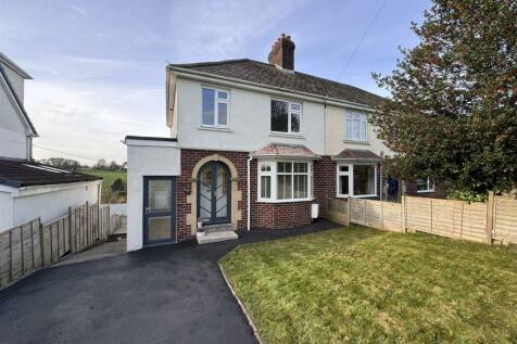 3 bedroom semi-detached house for sale