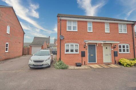 2 bedroom semi-detached house for sale