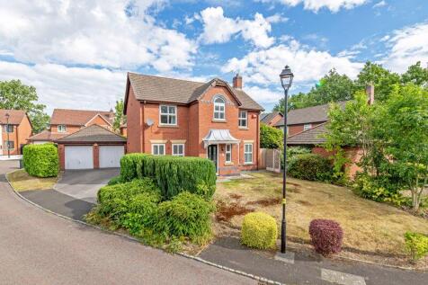 Hatfield Gardens, Appleton 4 bed detached house for sale