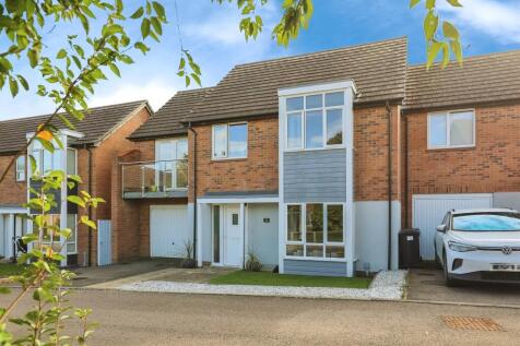 4 bedroom semi-detached house for sale