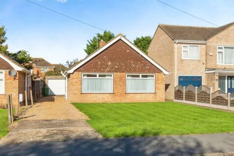 2 bedroom detached bungalow for sale