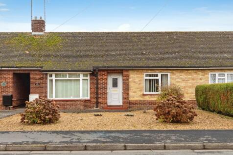 2 bedroom terraced bungalow for sale