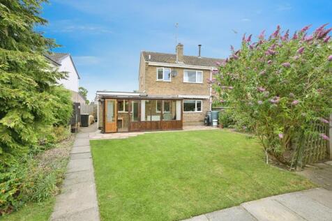 3 bedroom semi-detached house for sale