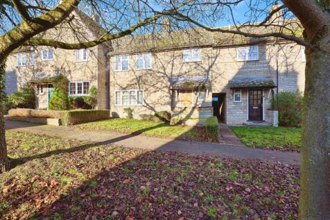 3 bedroom link detached house for sale