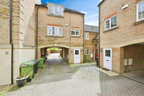 2 bedroom town house for sale