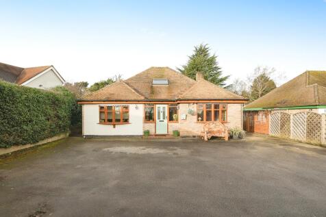 2 bedroom detached bungalow for sale