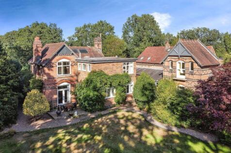 5 bedroom detached house for sale