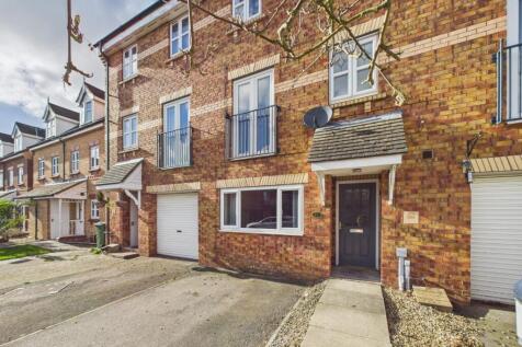 Randall Garth, Driffield, YO25 5PE 3 bed townhouse for sale