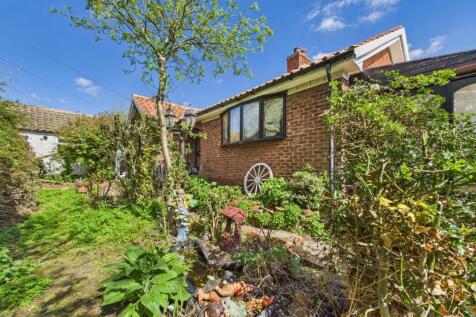 Skipsea Road, Beeford, YO25 8AL 2 bed detached bungalow for sale