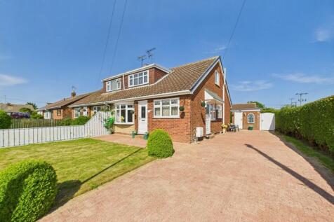 Baronwood Crescent, Beeford, YO25 8BX 3 bed semi