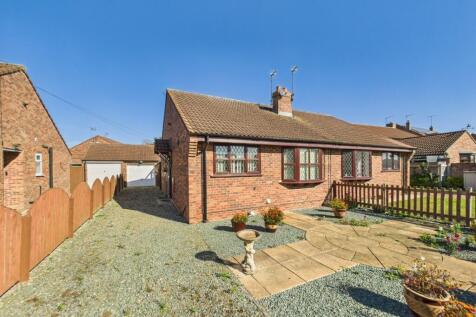 Main Street, Beeford, YO25 8AZ 2 bed semi