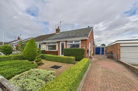 2 bedroom semi-detached bungalow for sale
