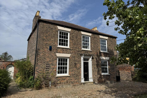 Main Road, Thorngumbald, HU12 9LY 5 bed farm house for sale