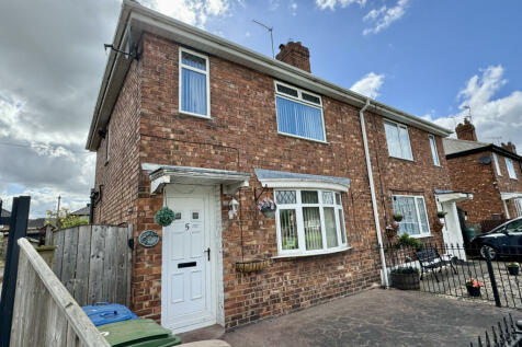 2 bedroom semi-detached house for sale