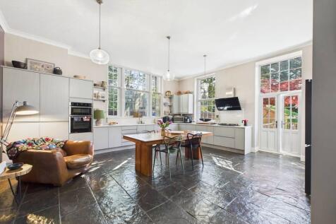 Stable Mews, Redwood Drive, YO25 8UH 3 bed house for sale