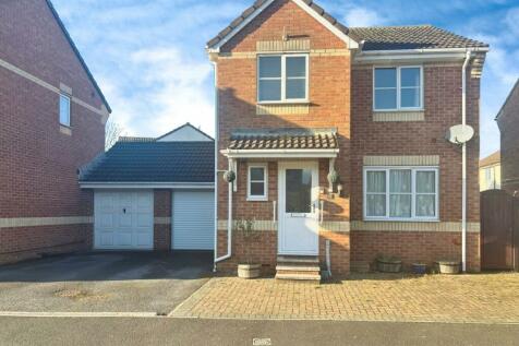 3 bedroom link detached house for sale