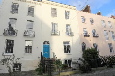 Brunswick Square, Gloucester 2 bed flat for sale