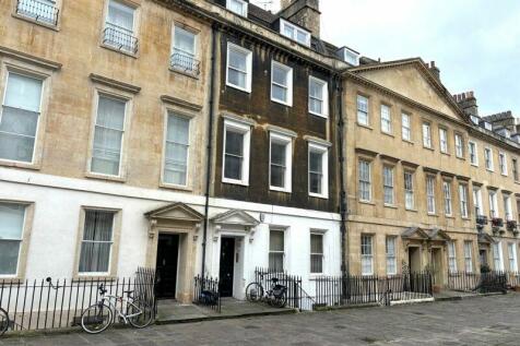 2 bedroom ground floor flat for sale