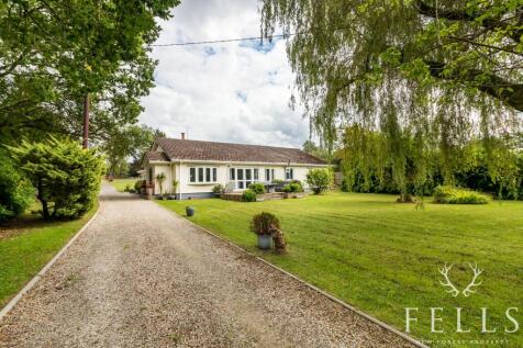 Foxbury Road, Ringwood BH24 4 bed detached bungalow for sale