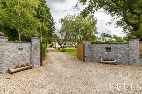 4 bedroom detached bungalow for sale