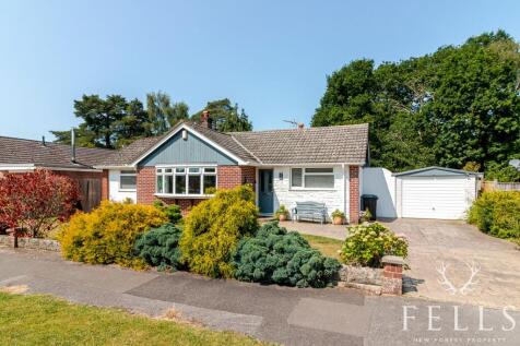 Webbs Close, Ringwood BH24 3 bed detached bungalow for sale