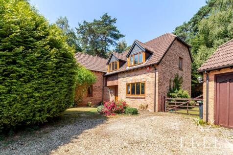 Whitfield Park, Ringwood BH24 5 bed detached house for sale