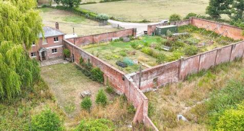 3 bedroom cottage for sale