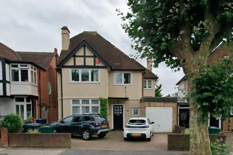Lyndhurst Avenue, Mill Hill, NW7 5 bed detached house for sale