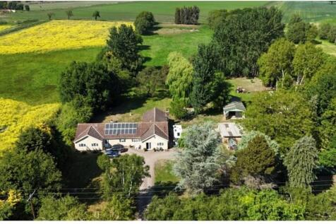 4 bedroom detached bungalow for sale