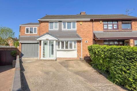 Hollybank Avenue, Essington... 4 bed semi