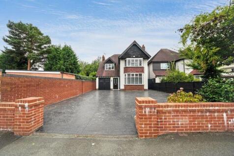 Riley Crescent, Penn 4 bed detached house for sale